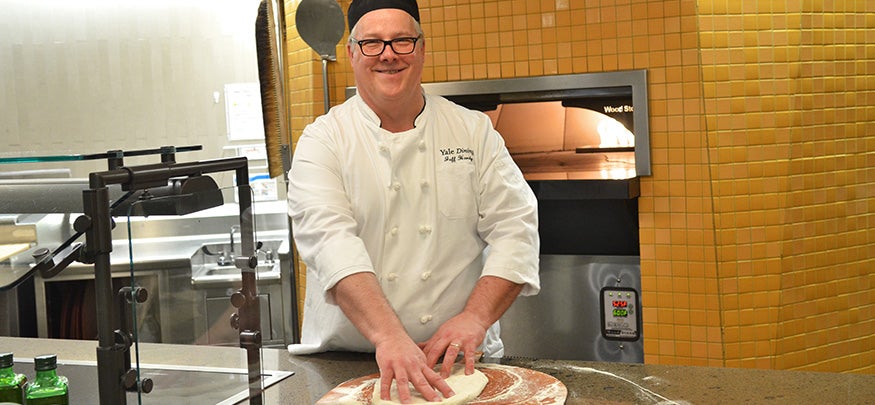 Yale chef makes pizza