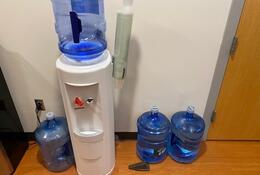 5-gallon top loading water cooler