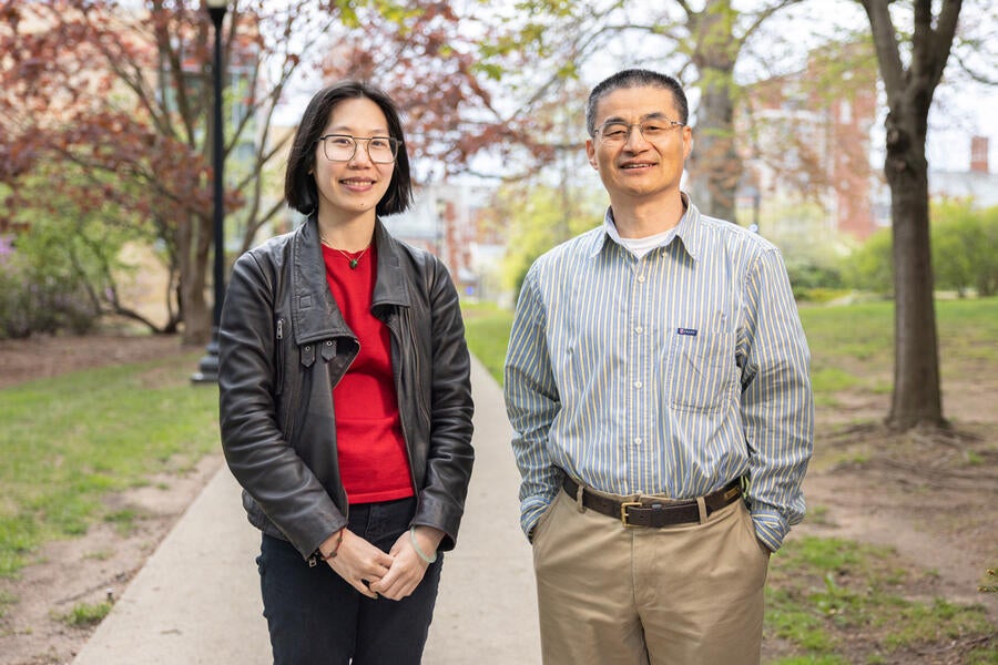 Photo of Emily Chew and Shusheng Hu, co-chairs of the Asian Network at Yale.